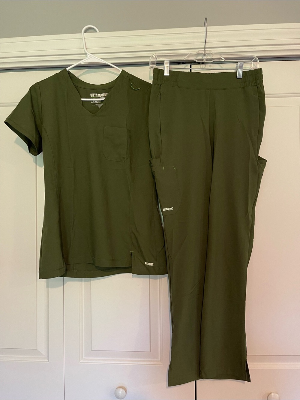 Grey's Anatomy Olive Green Scrub Top & Cargo Pants Set